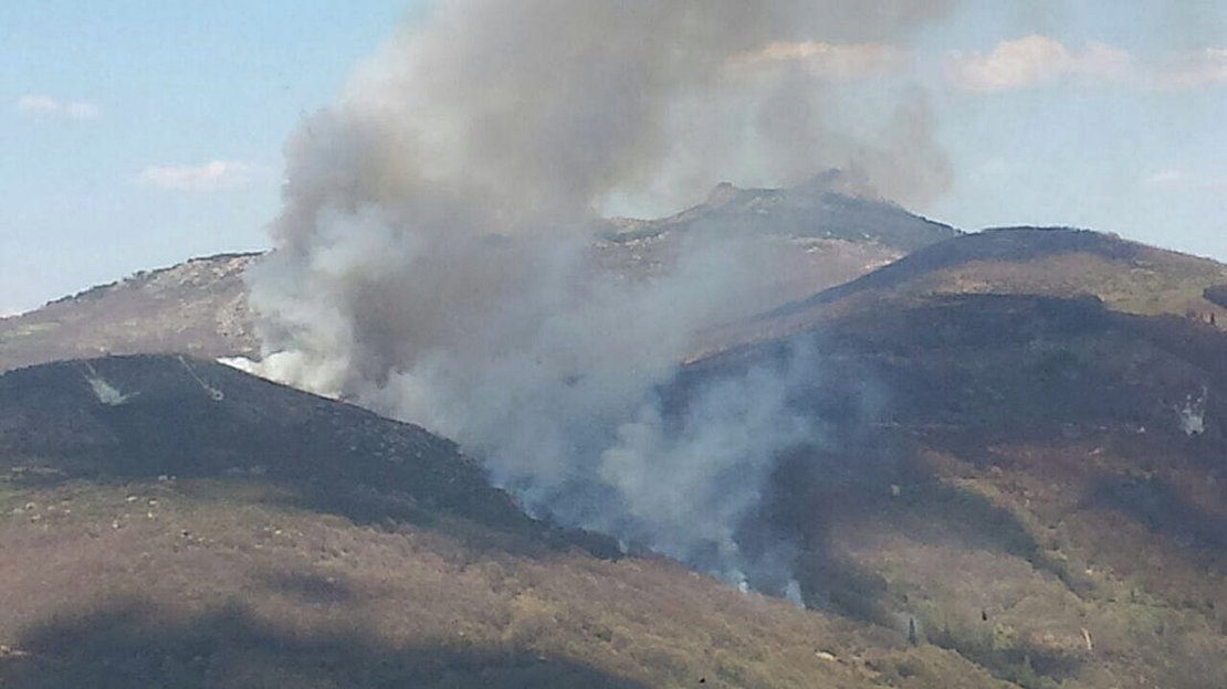 Un incendio forestal afecta al Valle del Ambroz (Cáceres)