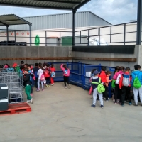 Más de un centenar de escolares reciben clases de reciclaje