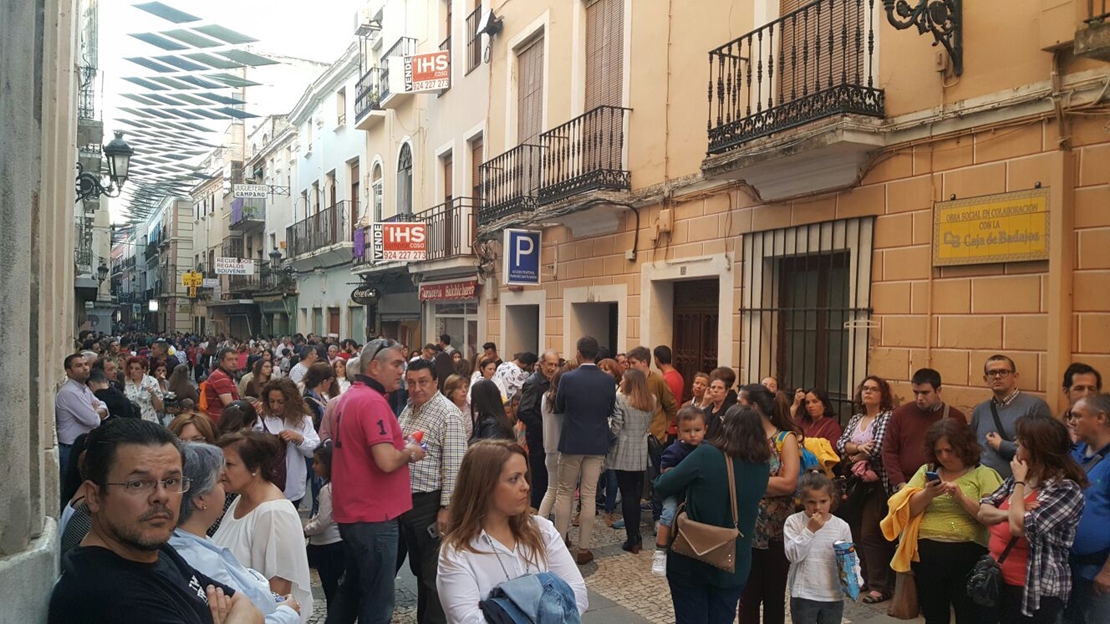 Así esta la calle San Juan (Badajoz) para vivir el Lunes Santo