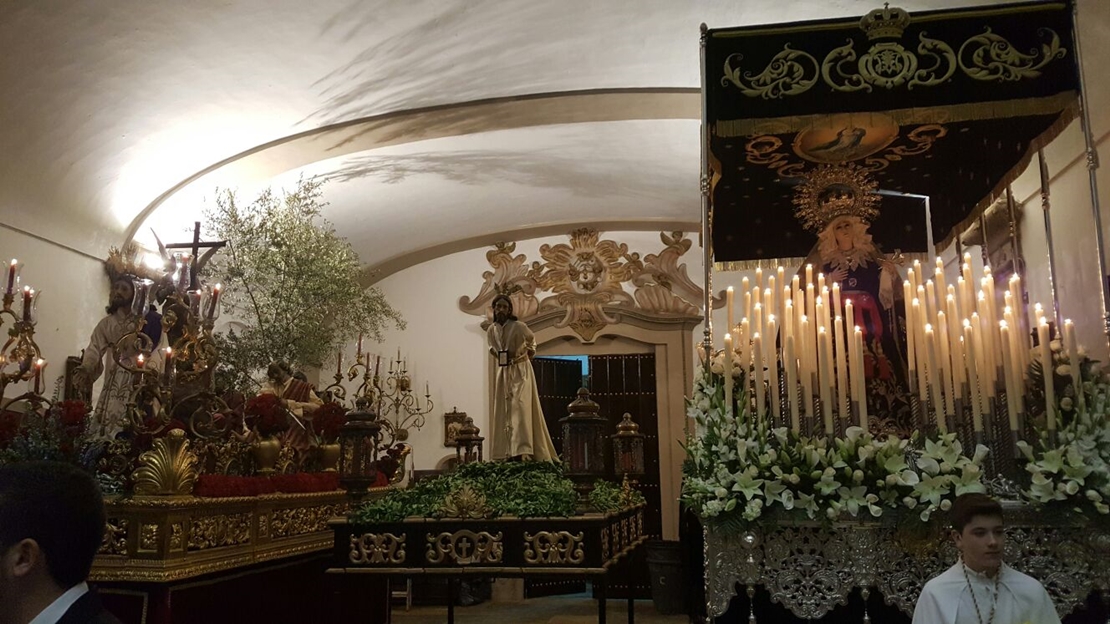 Así esta la calle San Juan (Badajoz) para vivir el Lunes Santo