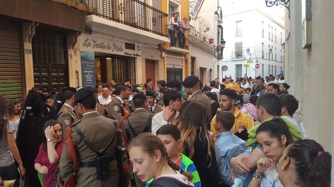 Así esta la calle San Juan (Badajoz) para vivir el Lunes Santo