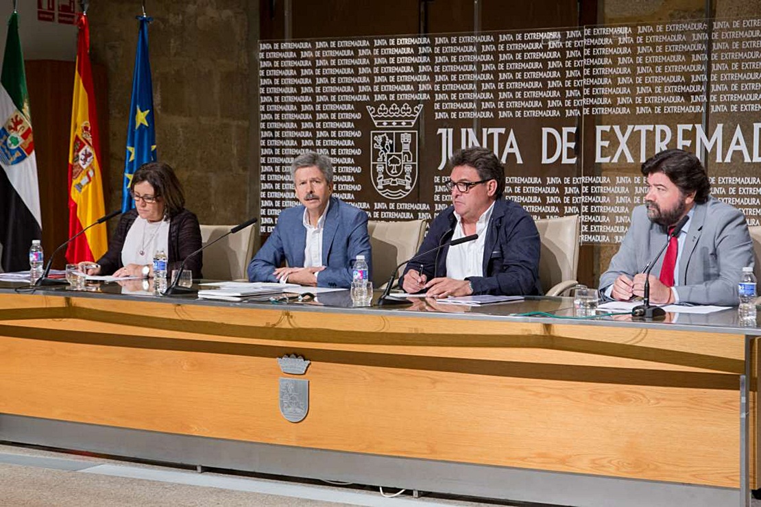 El tren y el avión, ausentes en el Plan Turístico de Extremadura 2017/2020