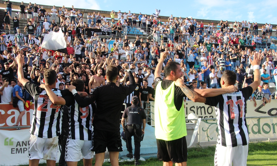 El CD. Badajoz pasa de ronda tras superar un final de infarto