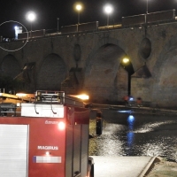 Policía Nacional y Bomberos evitan que un hombre se tire del Puente de Palmas