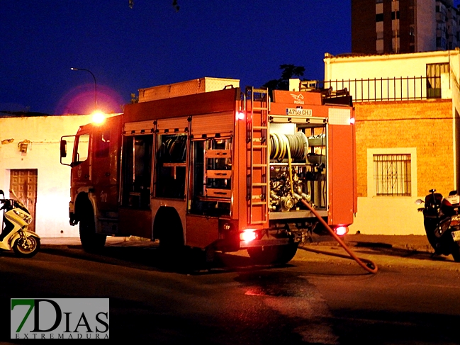 Un incendio calcina una vivienda en Badajoz