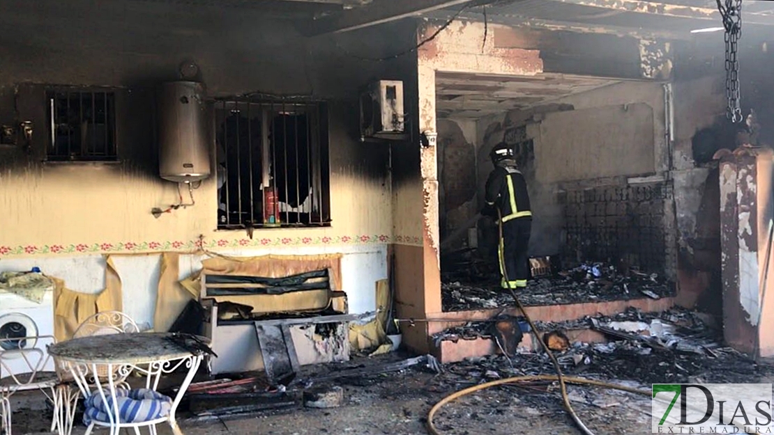 Tres heridos en el incendio de una vivienda en Gargáligas (Badajoz)