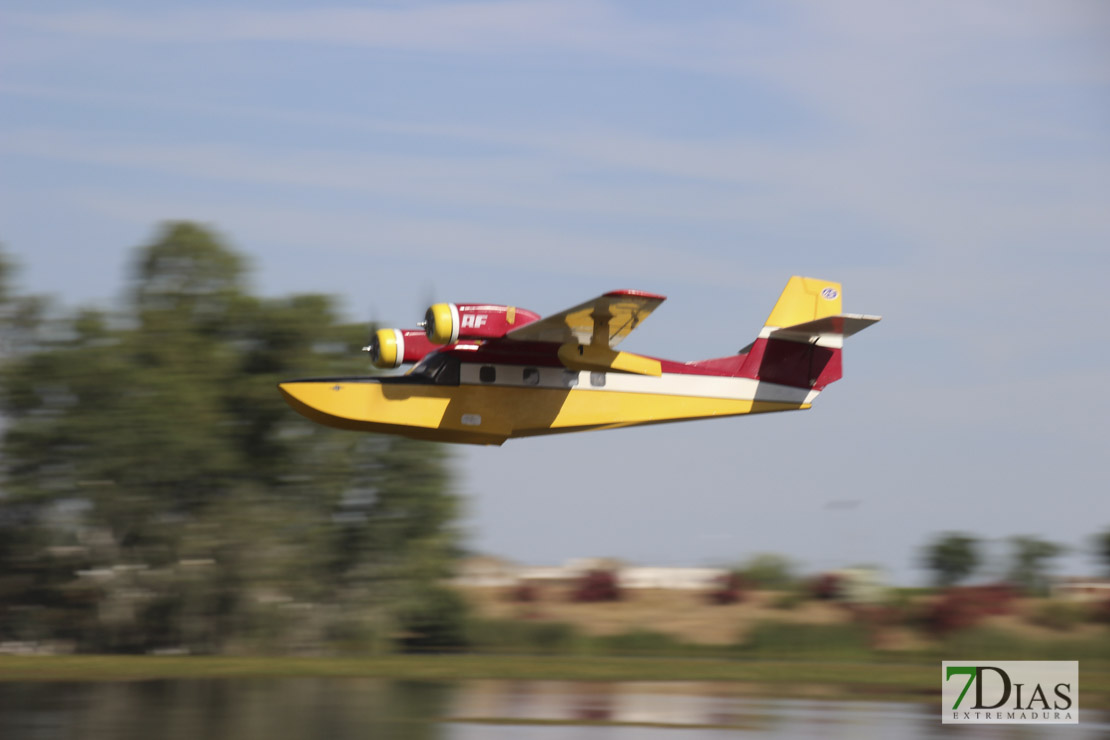 Imágenes de la exhibición de hidroaviones de Badajoz