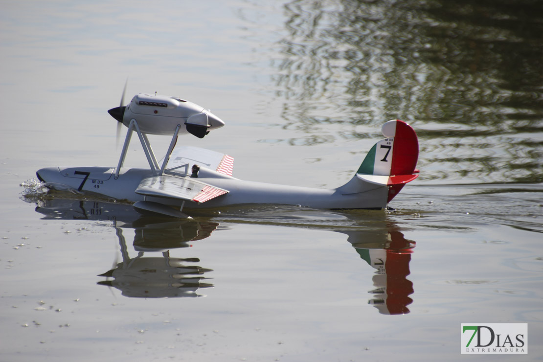 Imágenes de la exhibición de hidroaviones de Badajoz