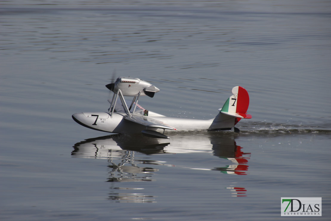 Imágenes de la exhibición de hidroaviones de Badajoz