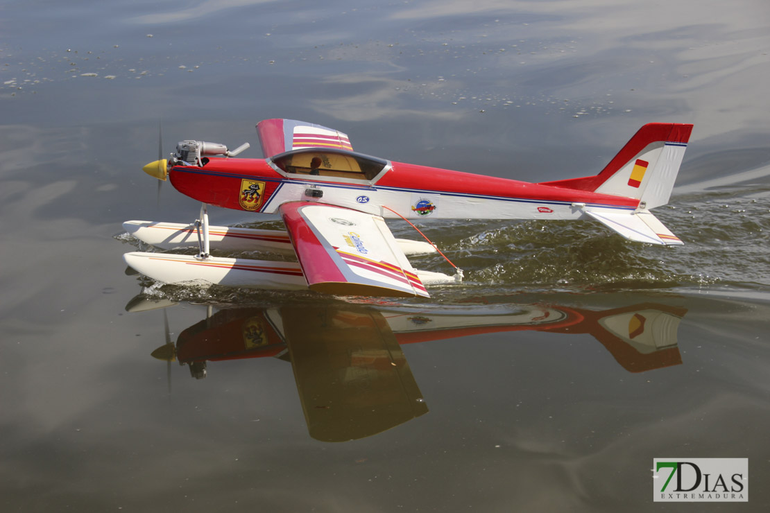 Imágenes de la exhibición de hidroaviones de Badajoz