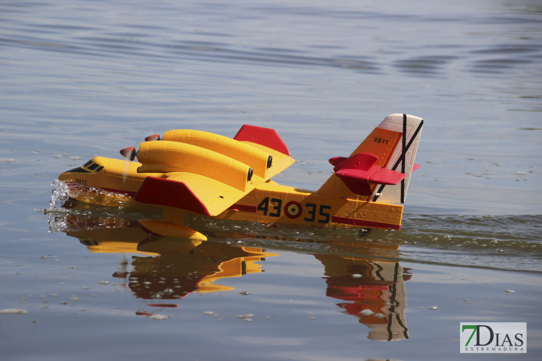 Imágenes de la exhibición de hidroaviones de Badajoz