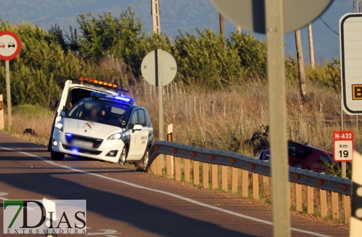 Dos vehículos colisionan en la carretera de Sevilla