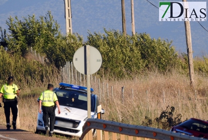 Dos vehículos colisionan en la carretera de Sevilla