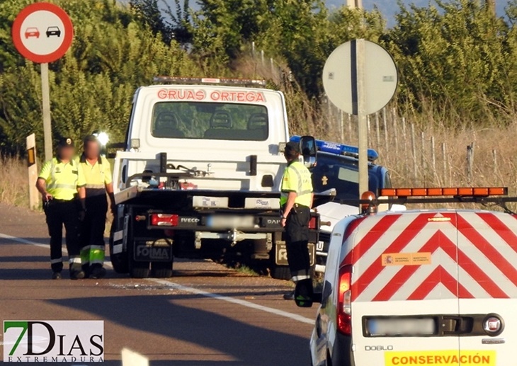 Dos vehículos colisionan en la carretera de Sevilla