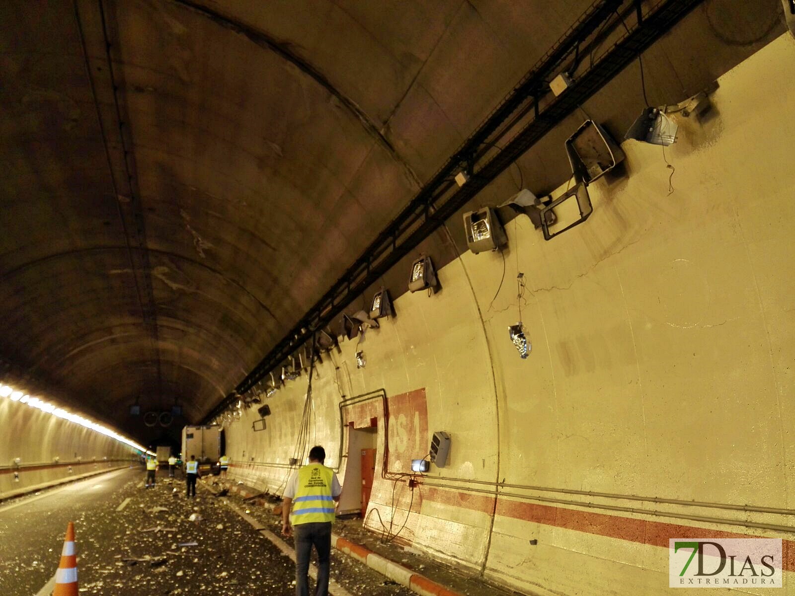 Peligroso accidente en el túnel extremeño de Miravete