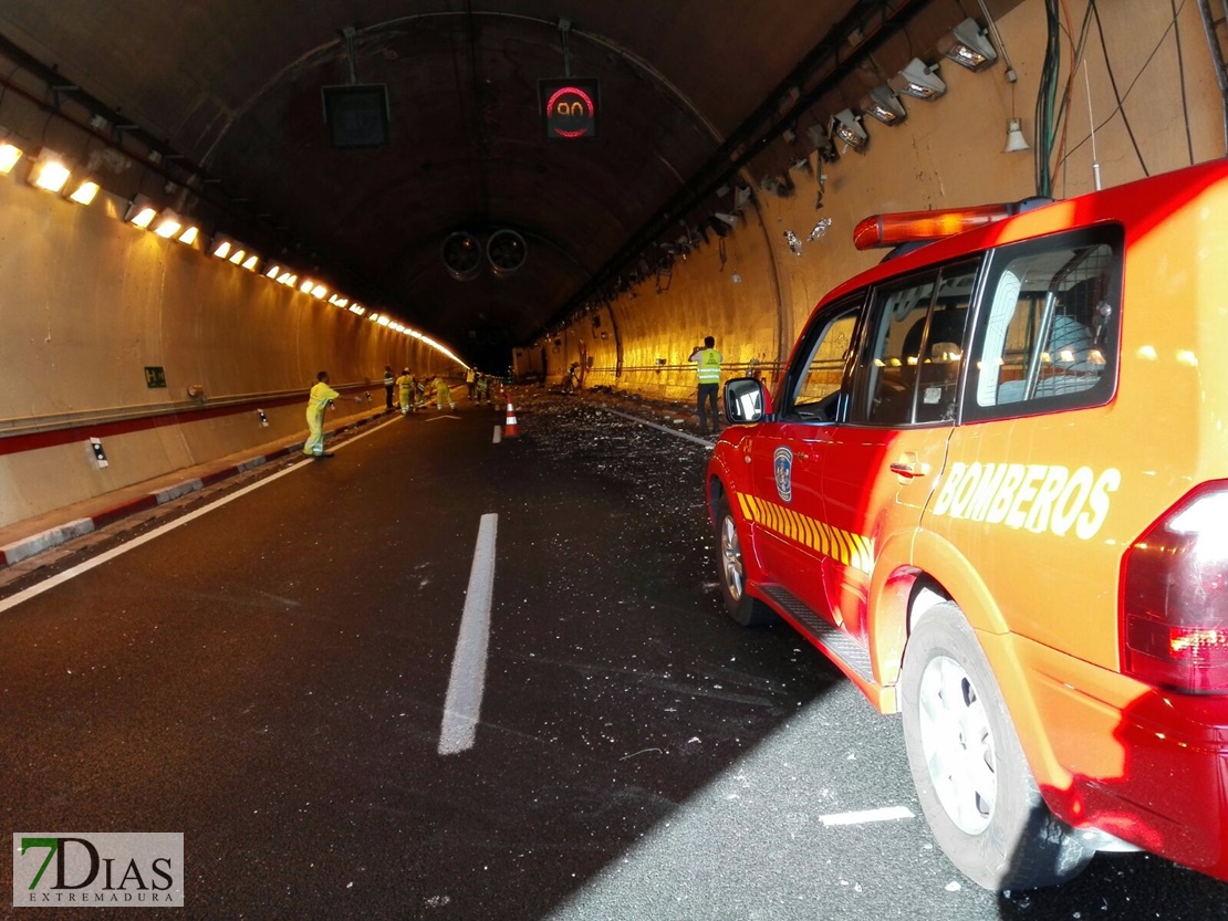 Peligroso accidente en el túnel extremeño de Miravete