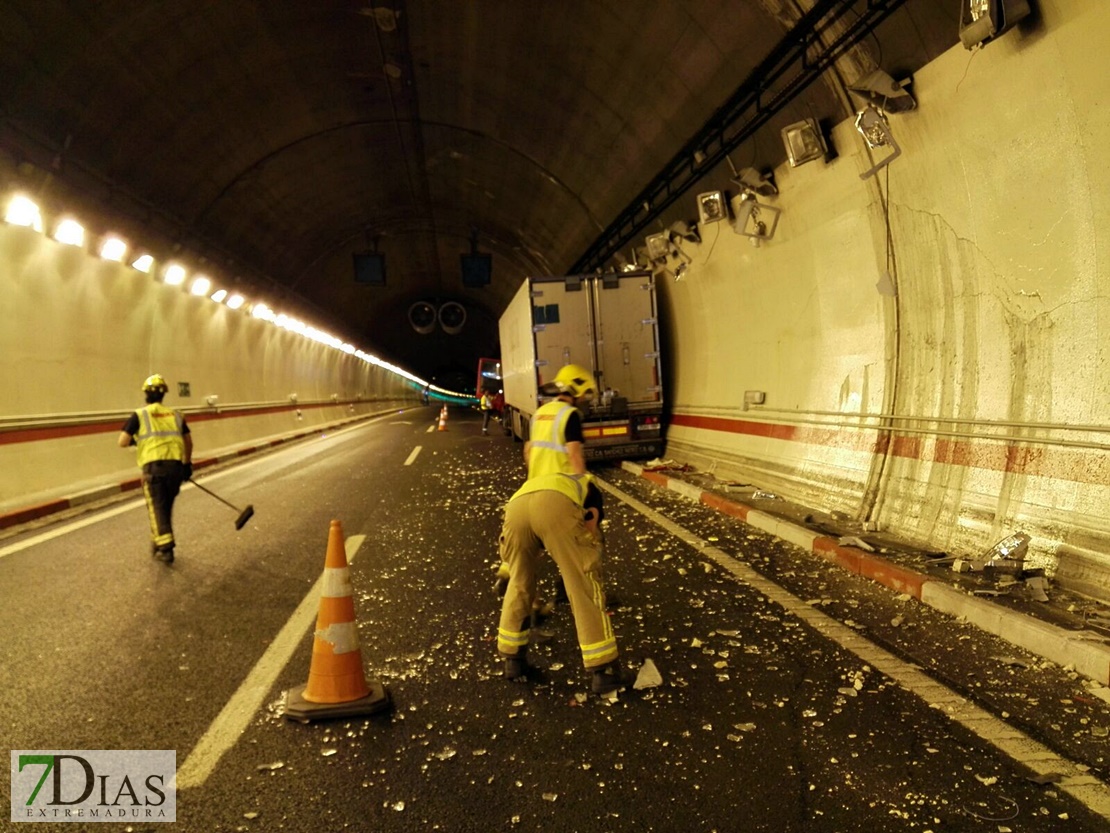 Peligroso accidente en el túnel extremeño de Miravete