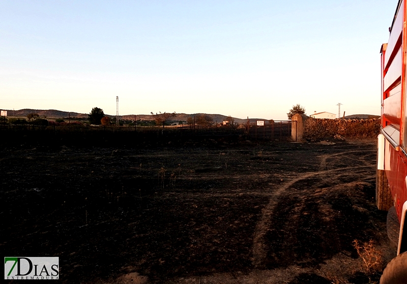 Nivel 1 de peligrosidad por un incendio en Alconchel (Badajoz)