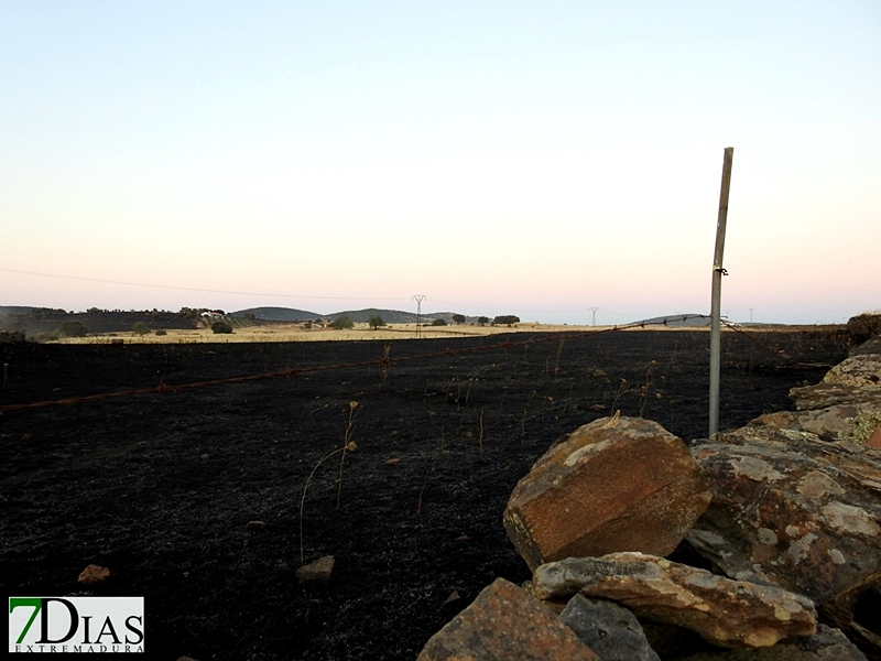 Nivel 1 de peligrosidad por un incendio en Alconchel (Badajoz)