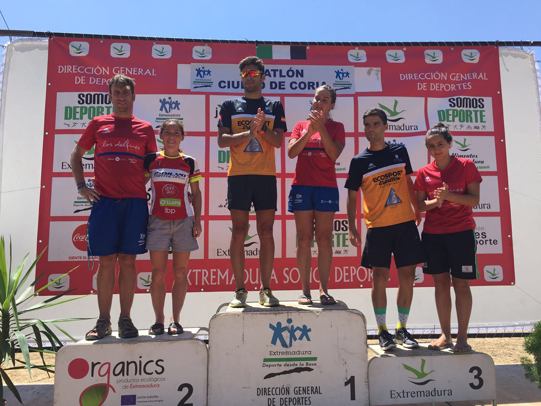 Alix y Reguero triunfan en el XVI Triatlón Ciudad de Coria