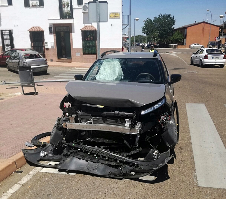 Se salta un ceda al paso y provoca un accidente en Badajoz