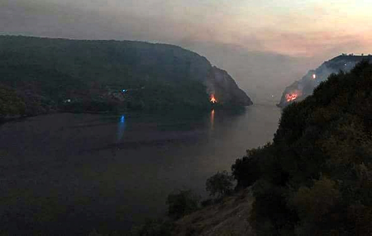 El gran incendio de Portugal salta el Tajo y se acerca a Extremadura