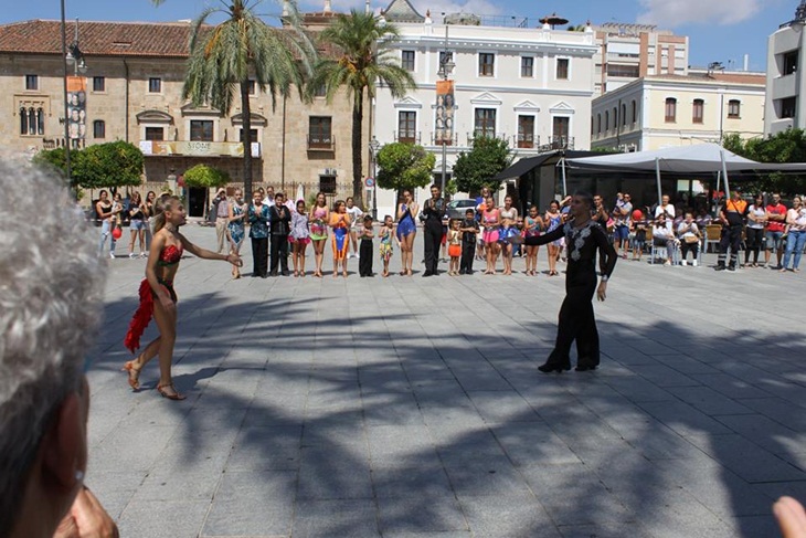 La Plaza de España se convierte en un escenario de baile