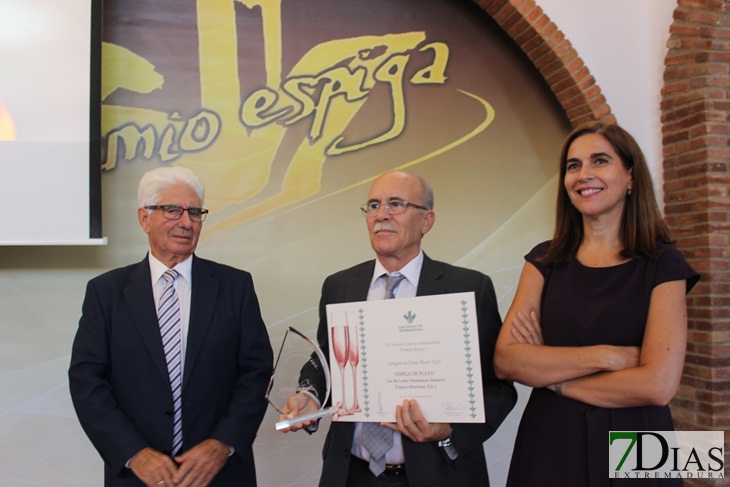 Caja Rural premia al mejor jamón y el mejor cava extremeño