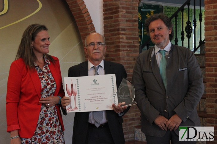 Caja Rural premia al mejor jamón y el mejor cava extremeño