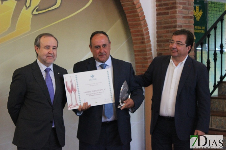 Caja Rural premia al mejor jamón y el mejor cava extremeño