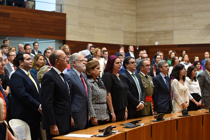 El Parlamento extremeño alza su voz para reclamar un tren digno