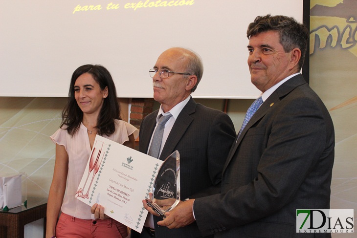 Caja Rural premia al mejor jamón y el mejor cava extremeño