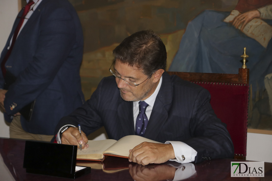 El Colegio de Abogados de Badajoz acoge la visita del ministro de Justicia