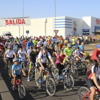 Más de 4.000 pacenses disfrutan del Día de la Bicicleta