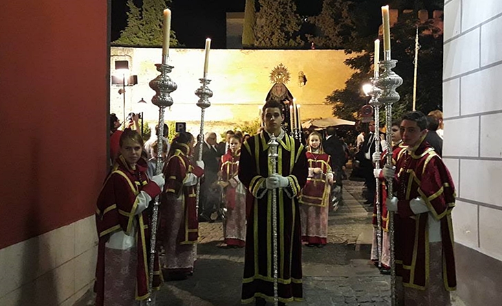 La virgen de la Consolación procesiona por la Alcazaba