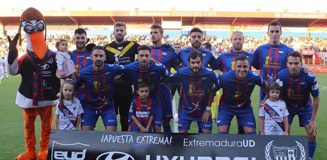 El Extremadura, único equipo de la región que gana en 2ºB