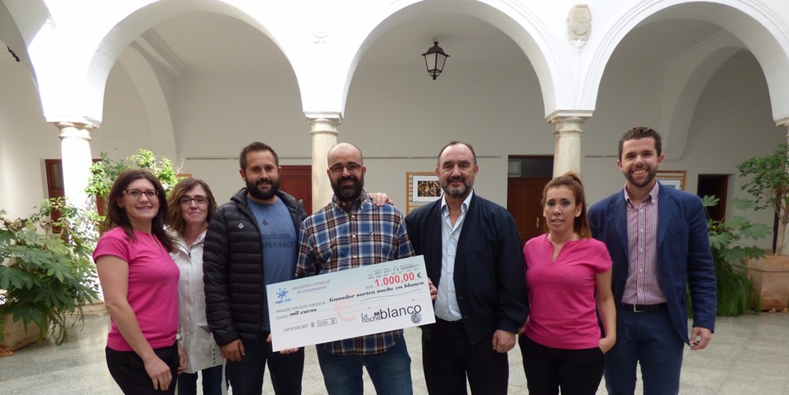 Llerena Regala Un Cheque De 1.000 Euros En La I Noche En Blanco ...