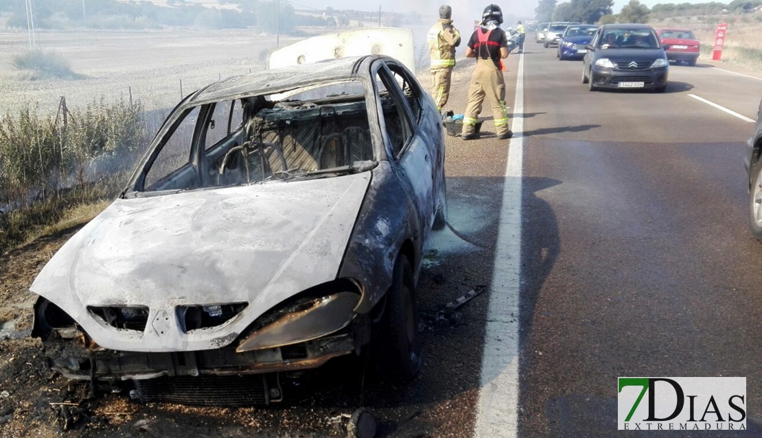 Se incendia un turismo en la N-432