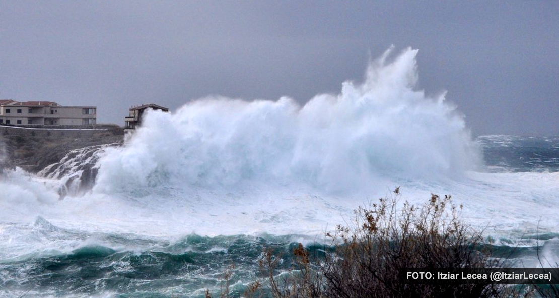 Intenso temporal mediterráneo deja rachas de 130 km/h y olas de hasta 10 metros