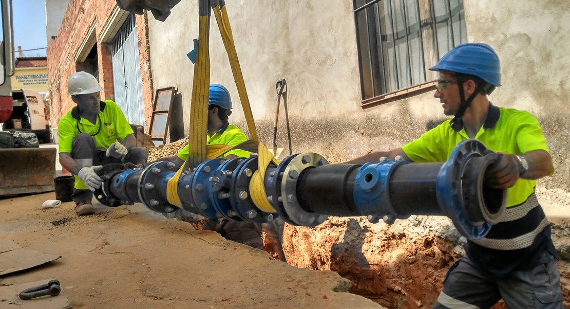 Mejoras en la red de abastecimiento en Puebla de Alcocer incrementan la presión del agua