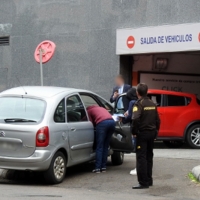 Bloquea una de las entradas a El Corte Inglés en Badajoz