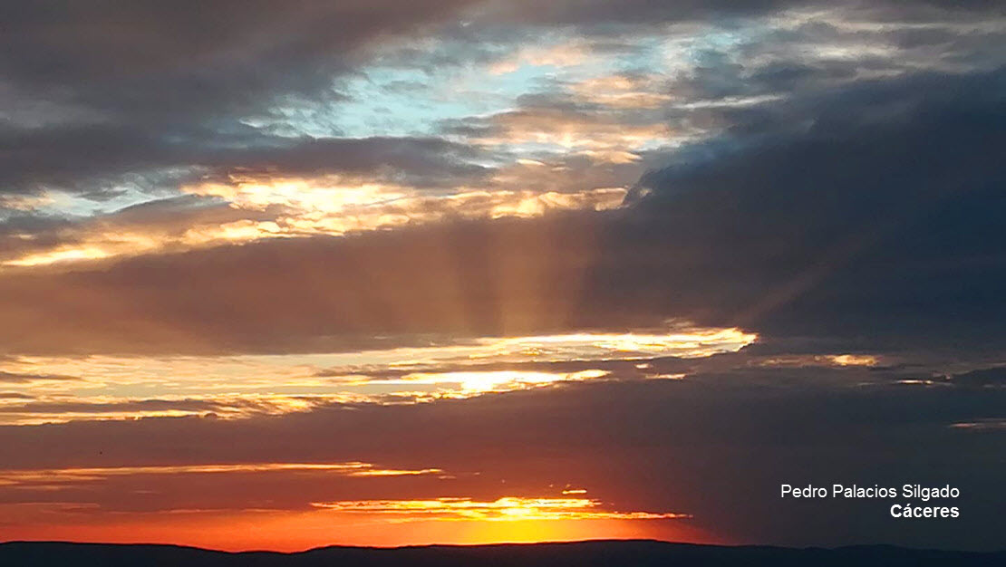 Espectaculares salidas y puestas de sol estos días en Extremadura