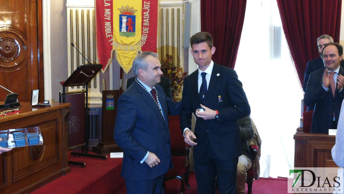 La Banda Municipal de Música recibe &#39;La Medalla de la Ciudad de Badajoz&#39;