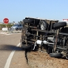 Colisión entre un turismo y un camión en la carretera de la Albuera (Badajoz)