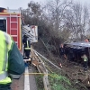 Los bomberos le salvan la vida a un hombre tras accidentarse en la EX-209