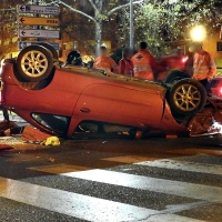 Espectacular vuelco con atrapado en el centro de Badajoz