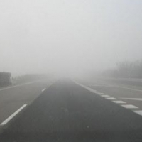 Niebla en la A-5 y nieve en la carretera CC - 102