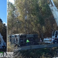 La EX-209 cortada cuatro horas por la retirada del trailer