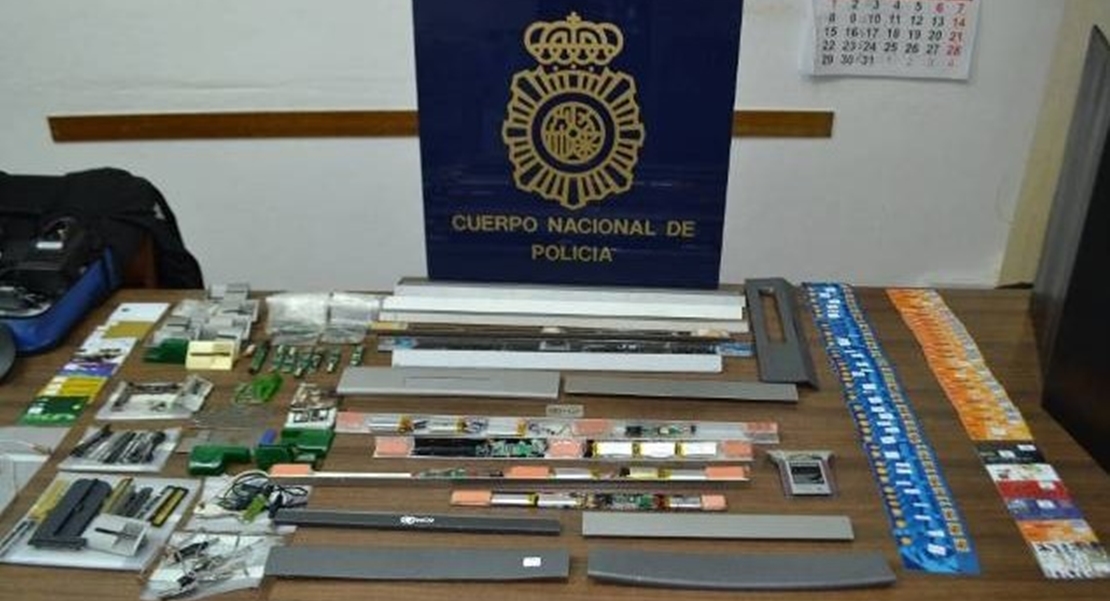 La Policía detiene a dos ladrones de cuentas corrientes en cajeros automáticos