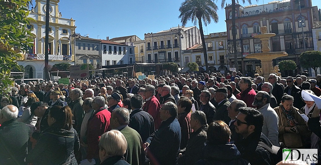 Centenares de personas claman en Mérida por unas pensiones dignas